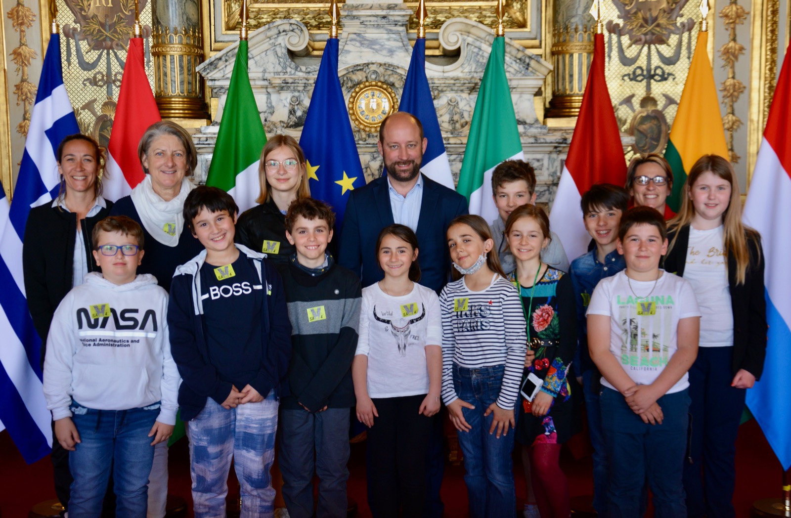Accueil du conseil municipal des enfants de Valleiry au Sénat
