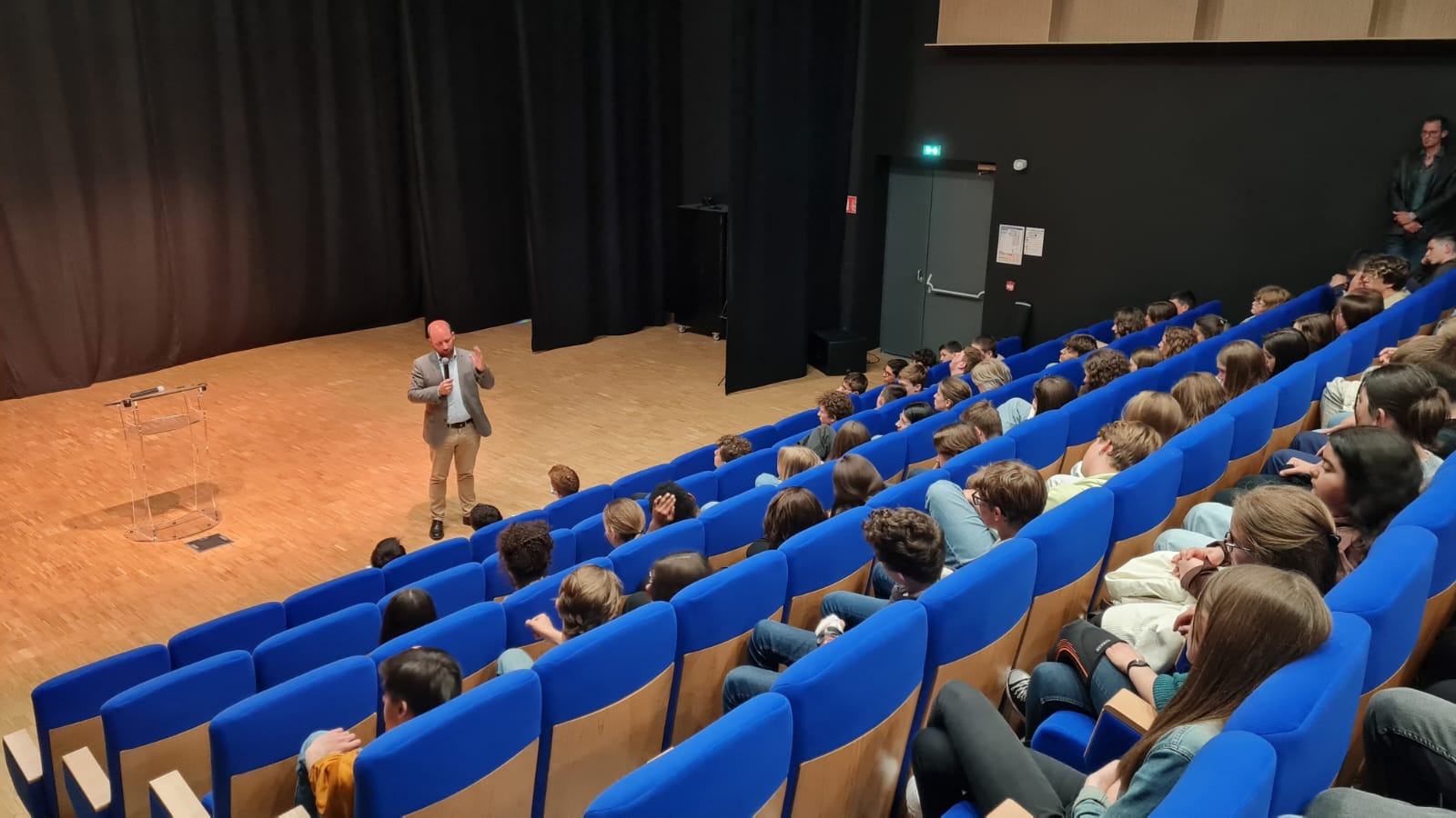 Intervention du sénateur Loïc HERVÉ auprès des élèves du collège de Sainte-Marie de la Roche-sur-Foron
