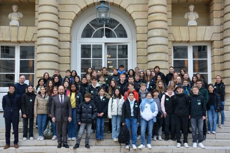 Loïc HERVÉ reçoit les élèves du Collège Sainte-Marie de la Roche-sur-Foron
