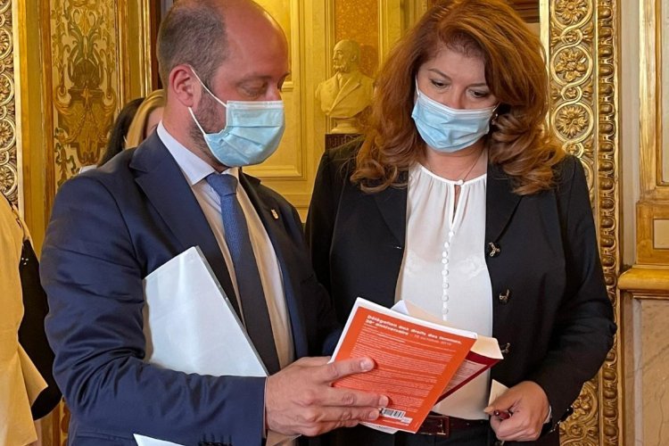 Salut en séance publique à Iliana Iotova, vice-présidente de Bulgarie

