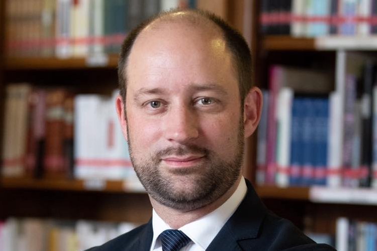 Le tumulte médiatique emporte tout...
