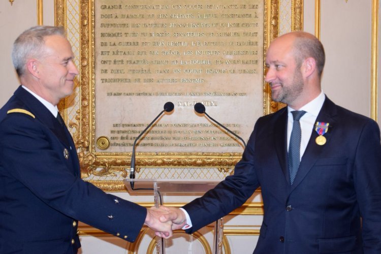 Loïc HERVÉ reçoit la médaille d’or des réservistes
